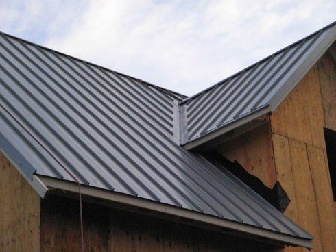 У стиках даху гідроізоляція повинна бути посилена 