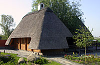 Сруб и деревянный дом с бруса